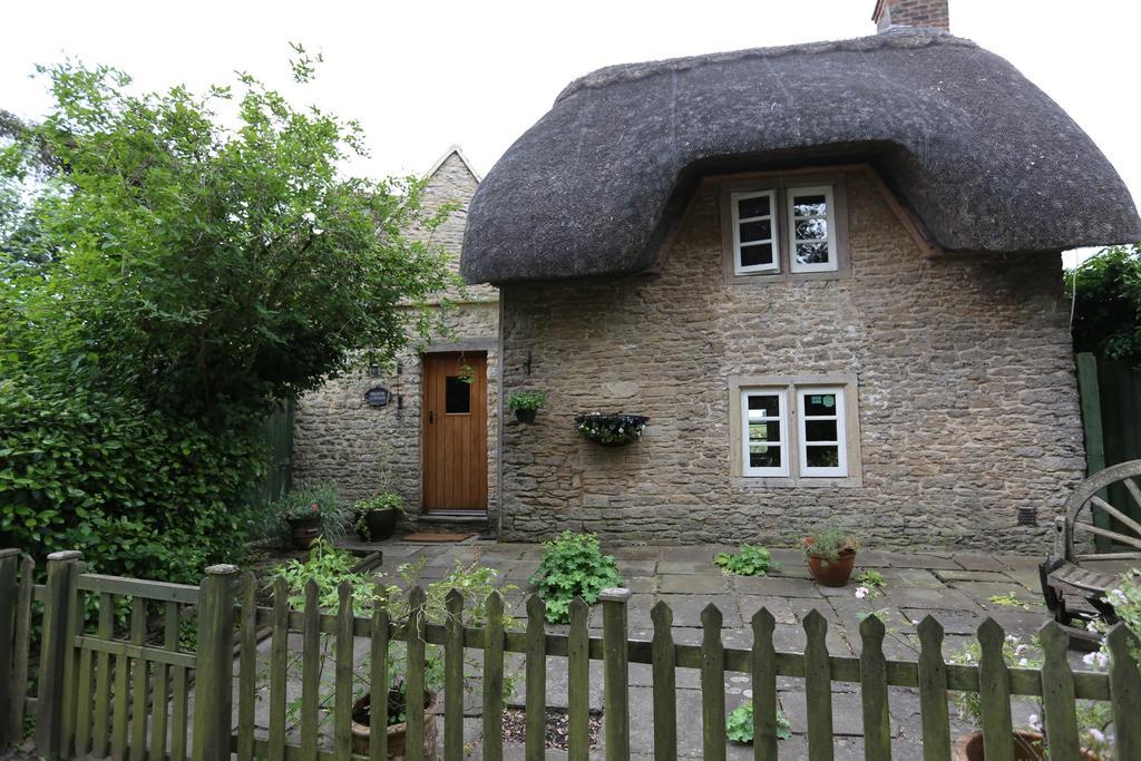 Thatch Cottage Lacock Esterno foto
